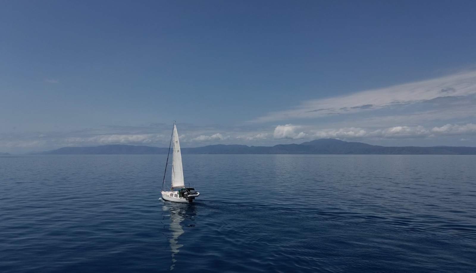 Challenger 39 Pilothouse:Off Port Douglas, 2024 Challenger 39 Pilothouse:Off Port Douglas, 2024