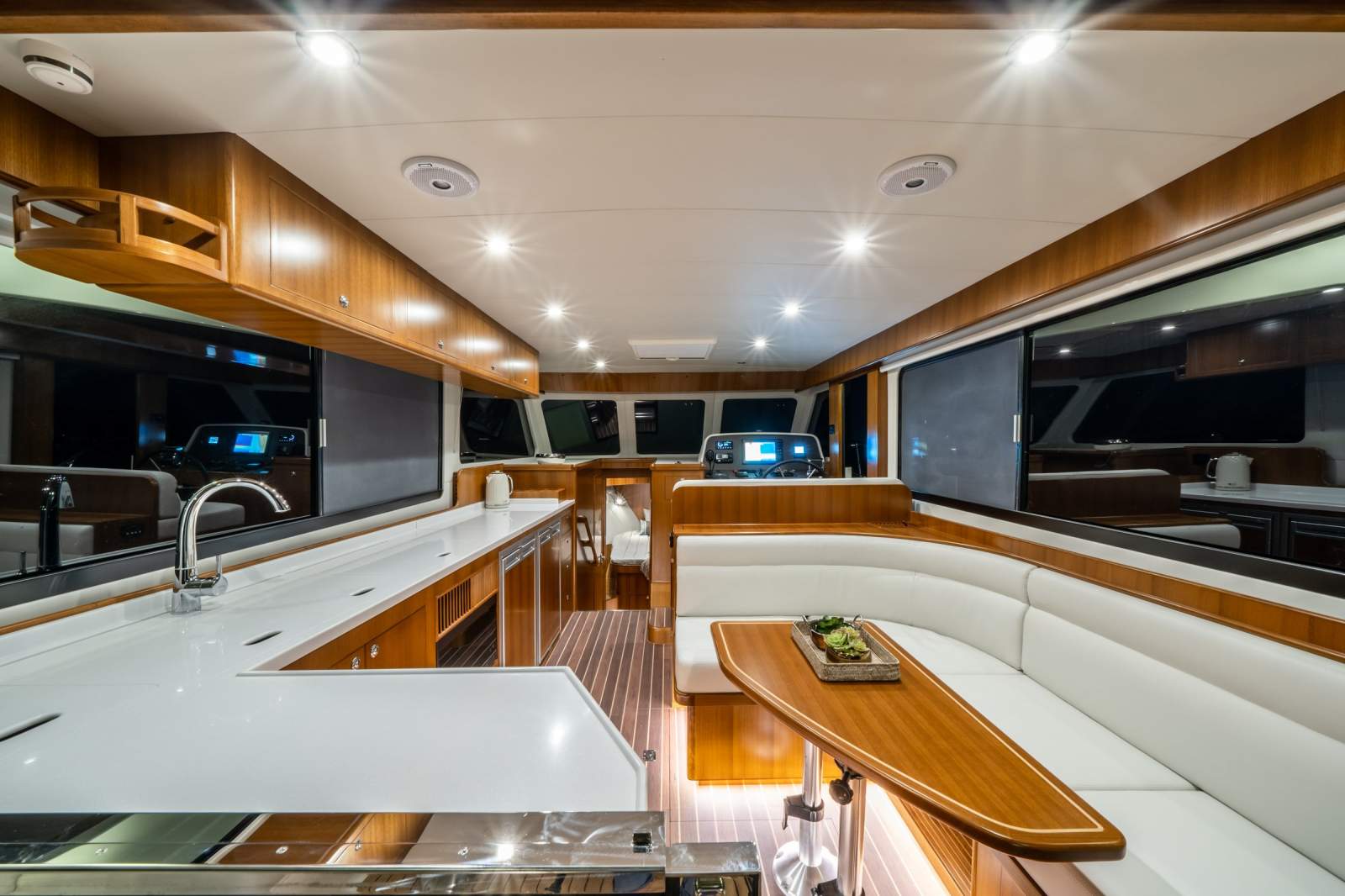 Integrity 380 Sedan Integrity 380 Sedan