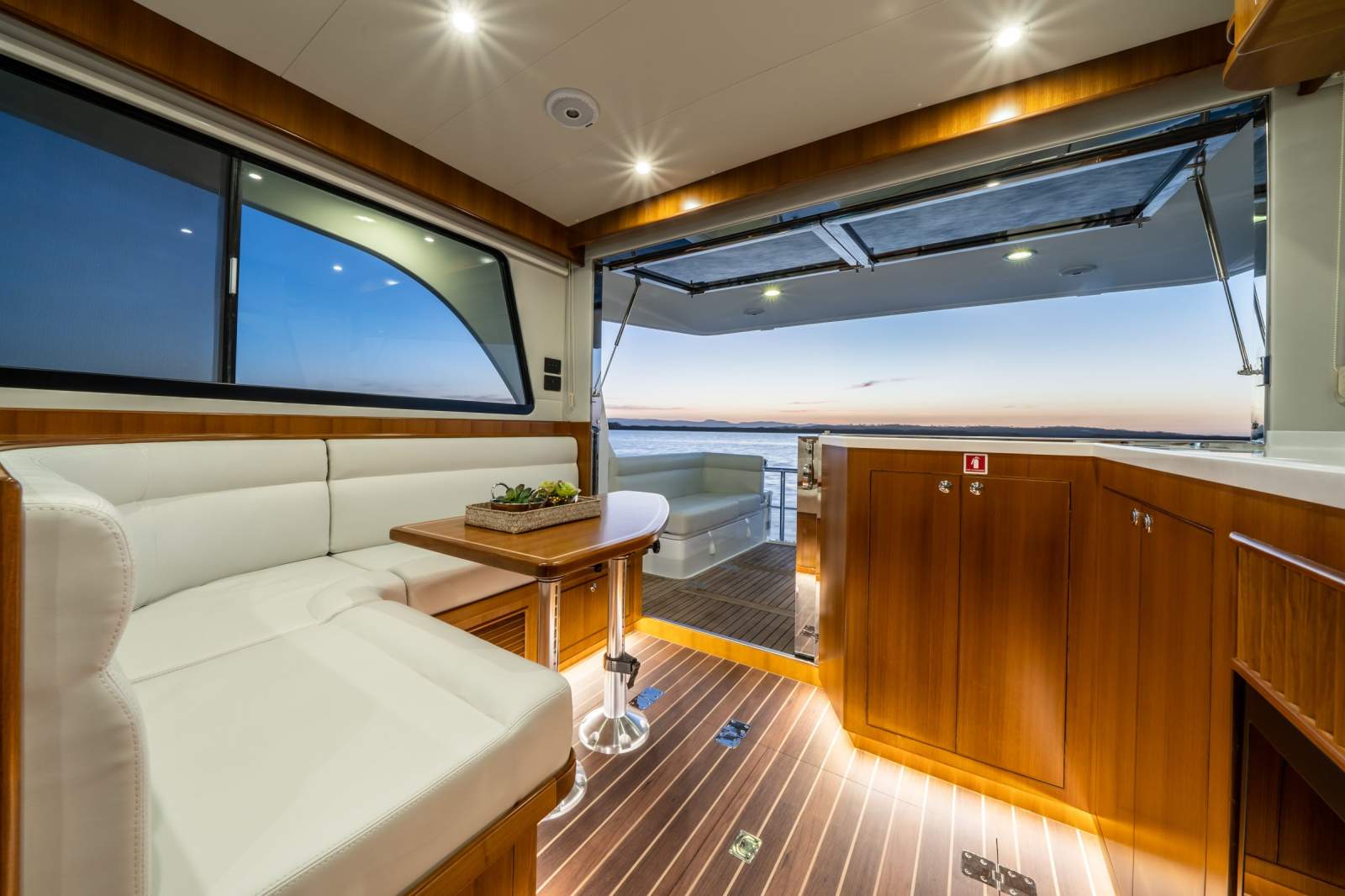 Integrity 380 Sedan Integrity 380 Sedan