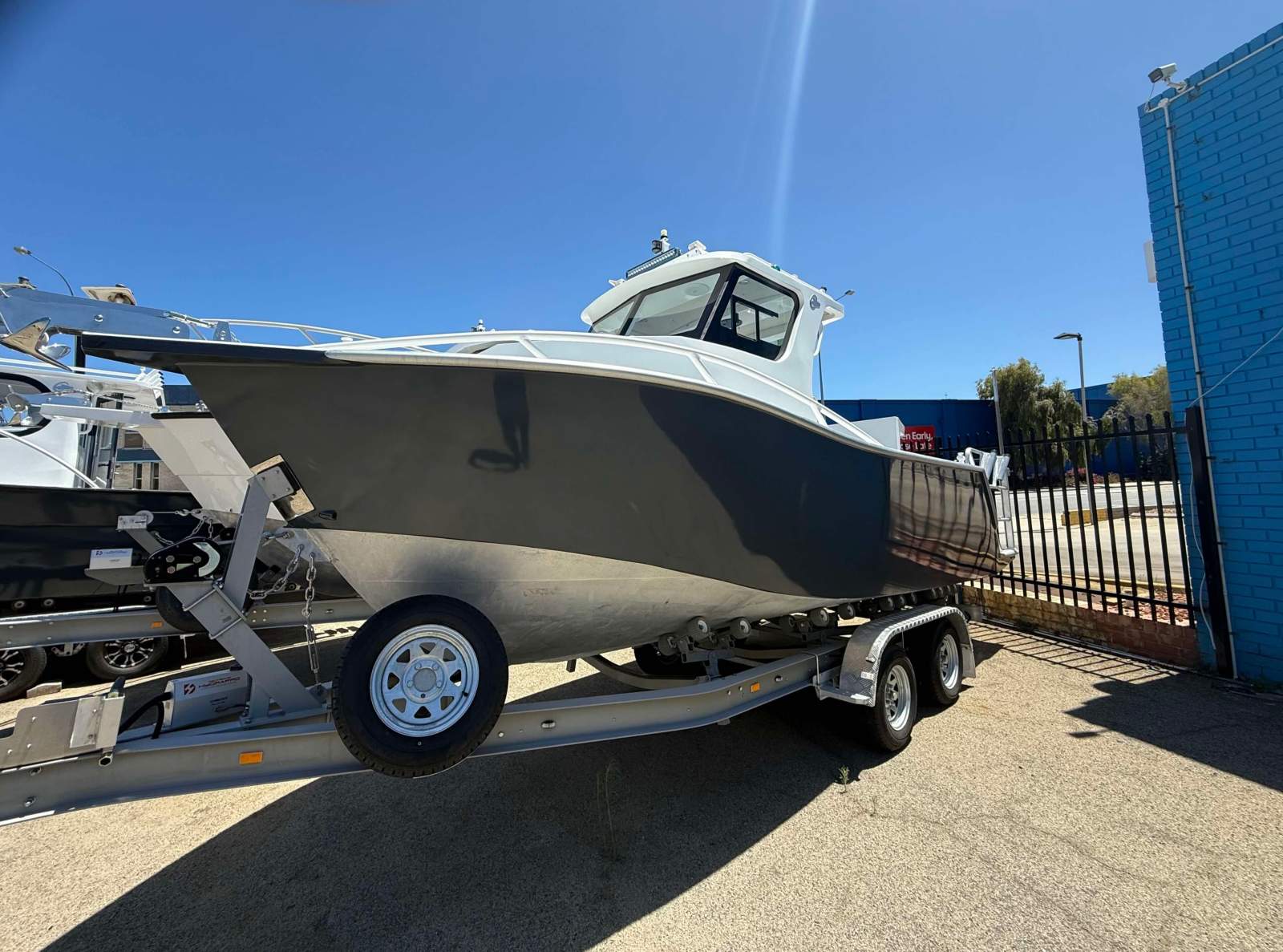 Lux Custom Boats 6100WA