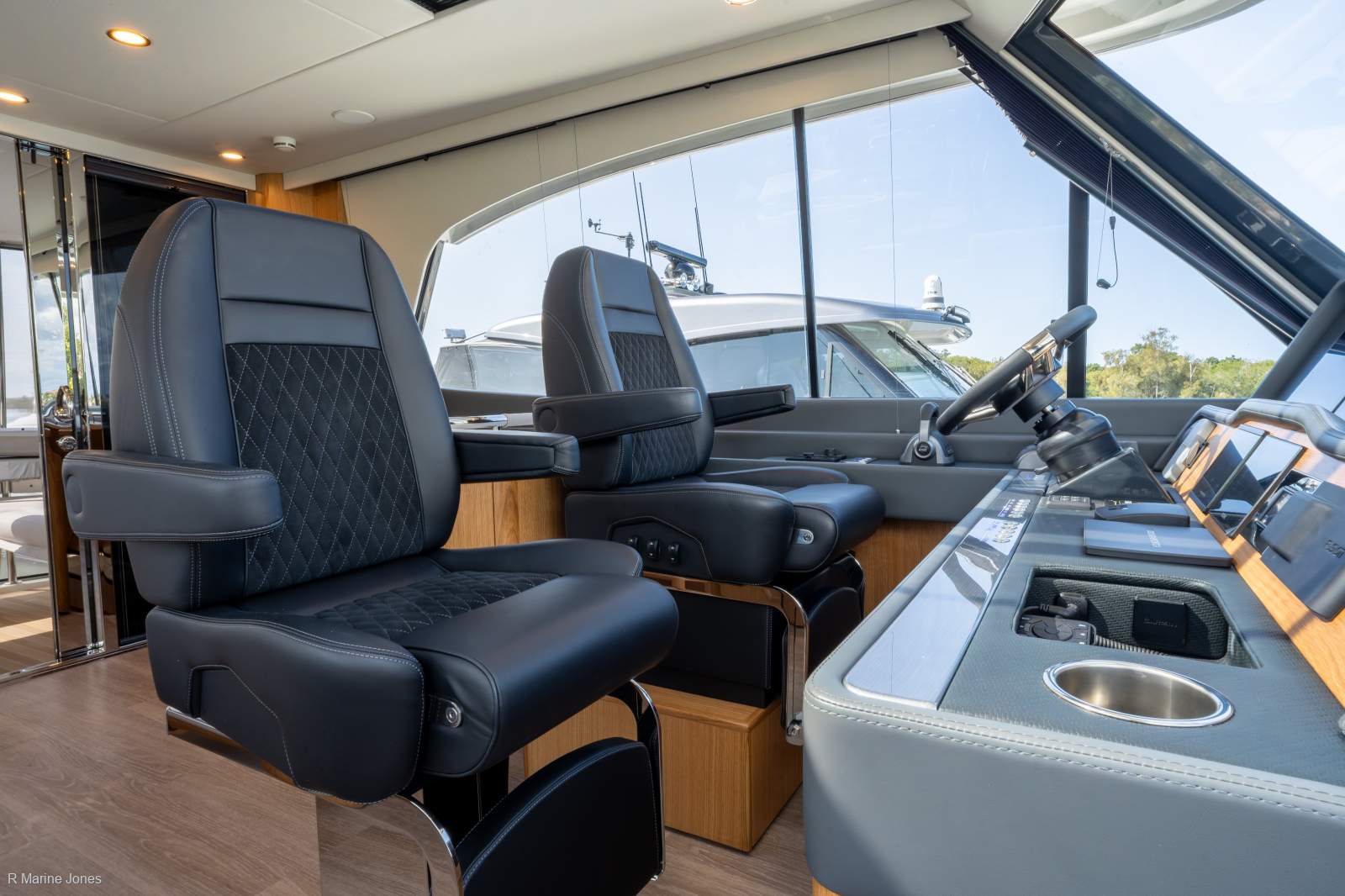 Riviera 58 Sports Motor Yacht Riviera 58 Sports Motor Yacht