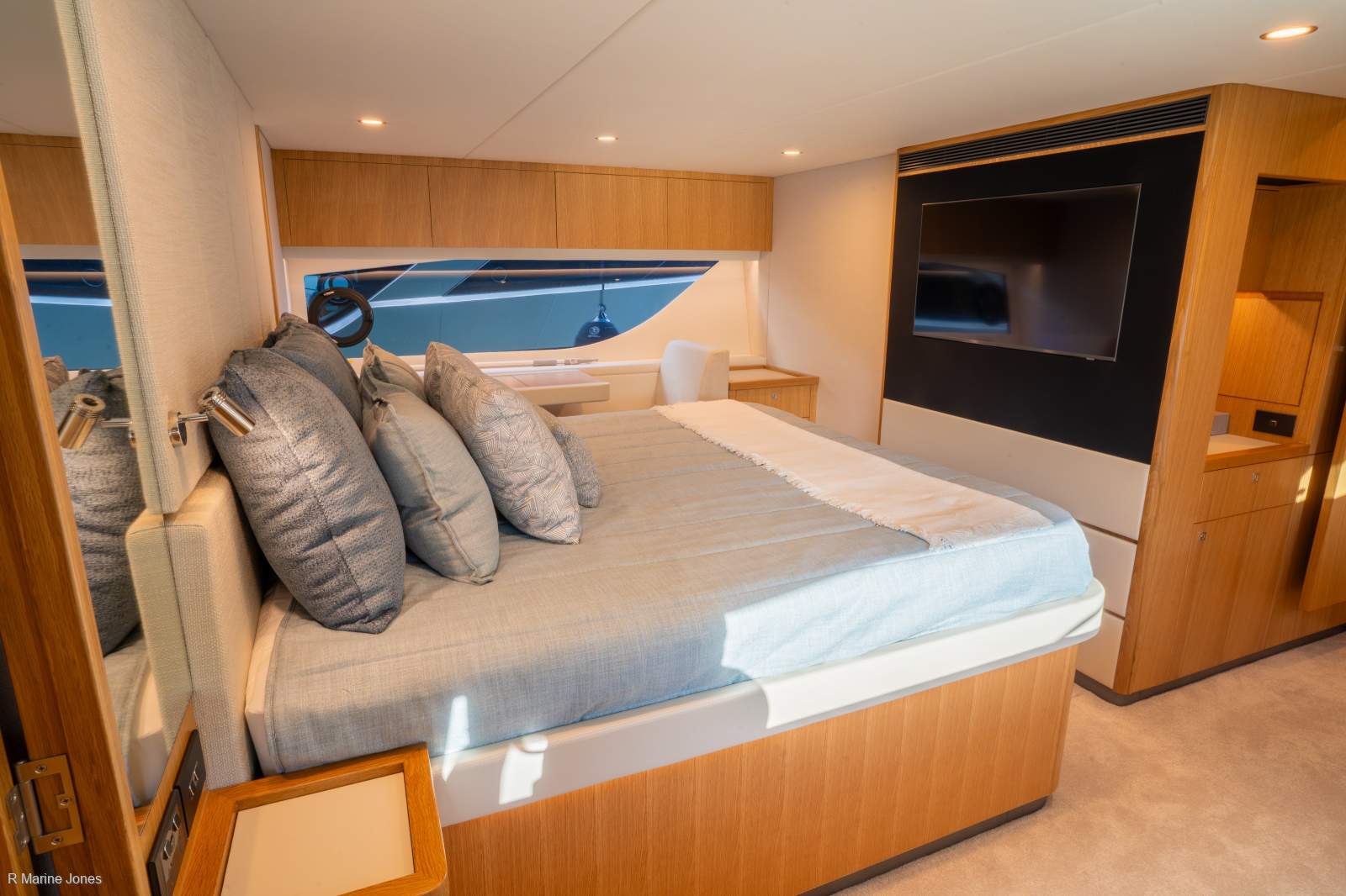 Riviera 58 Sports Motor Yacht Riviera 58 Sports Motor Yacht