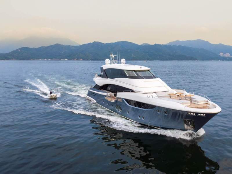 Monte Carlo Yachts 105