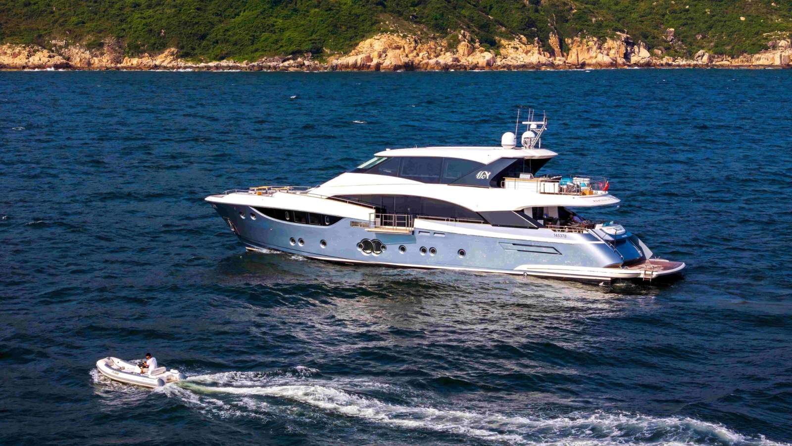 Monte Carlo Yachts 105 Monte Carlo Yachts 105