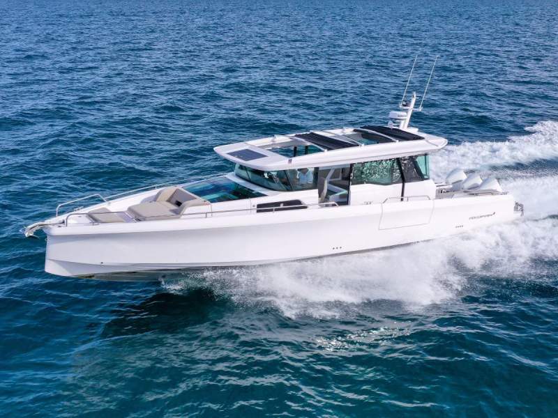 Axopar 45 Cross Cabin - Gyro Stabilized