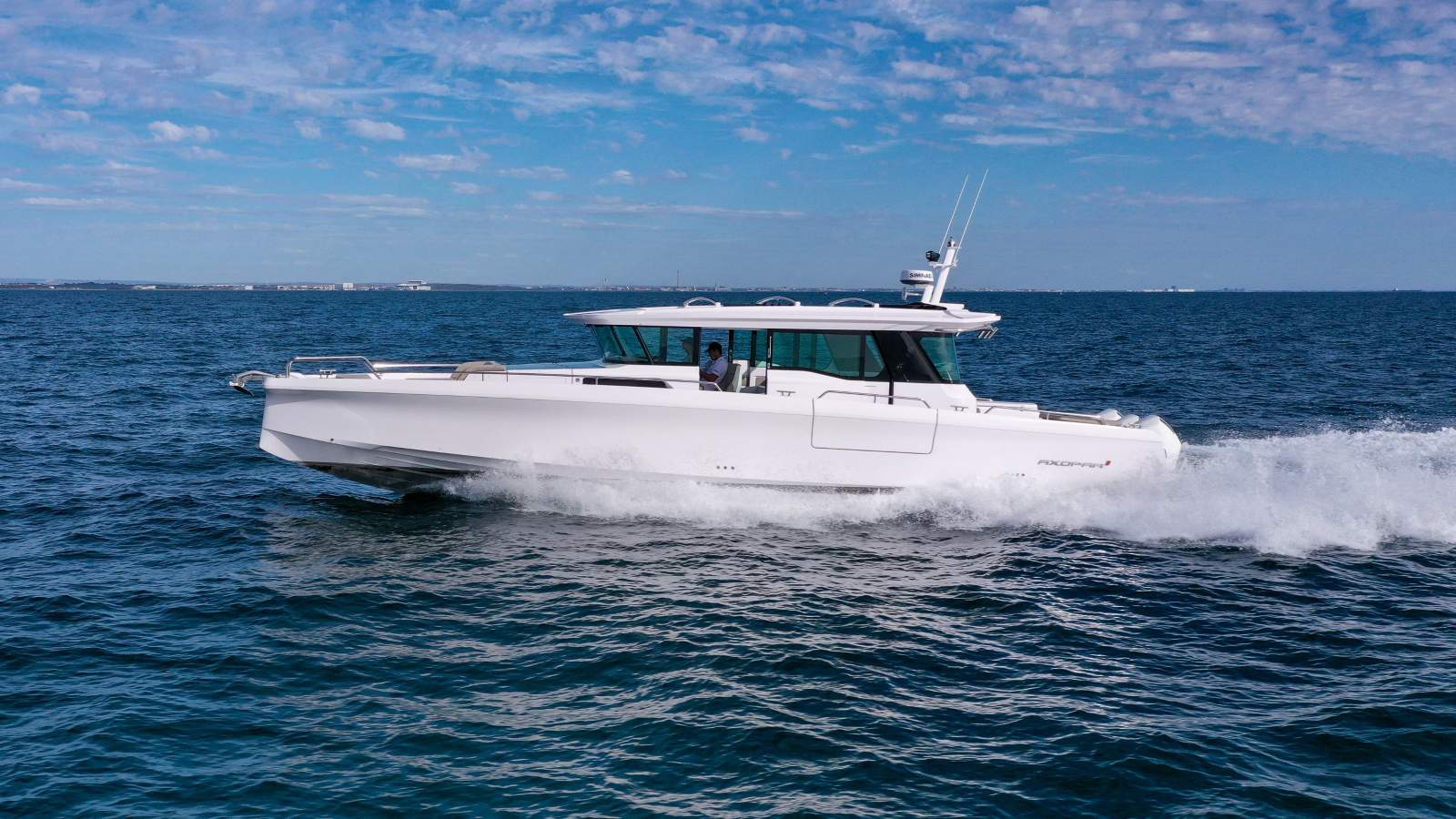 Axopar 45 Cross Cabin - Gyro Stabilized