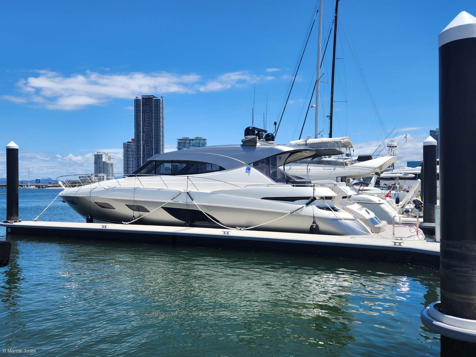 Riviera 6000 Sport Yacht Platinum Edition Riviera 6000 Sport Yacht Platinum Edition