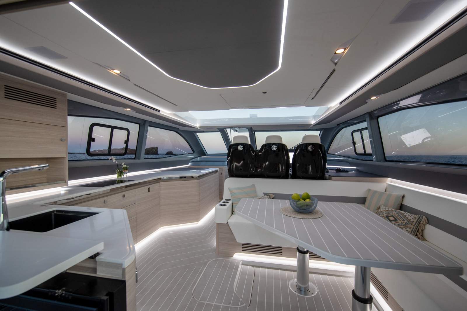 Aquila 46 Coupe - Speed and all the creature comforts Aquila 46 Coupe - Speed and all the creature comforts