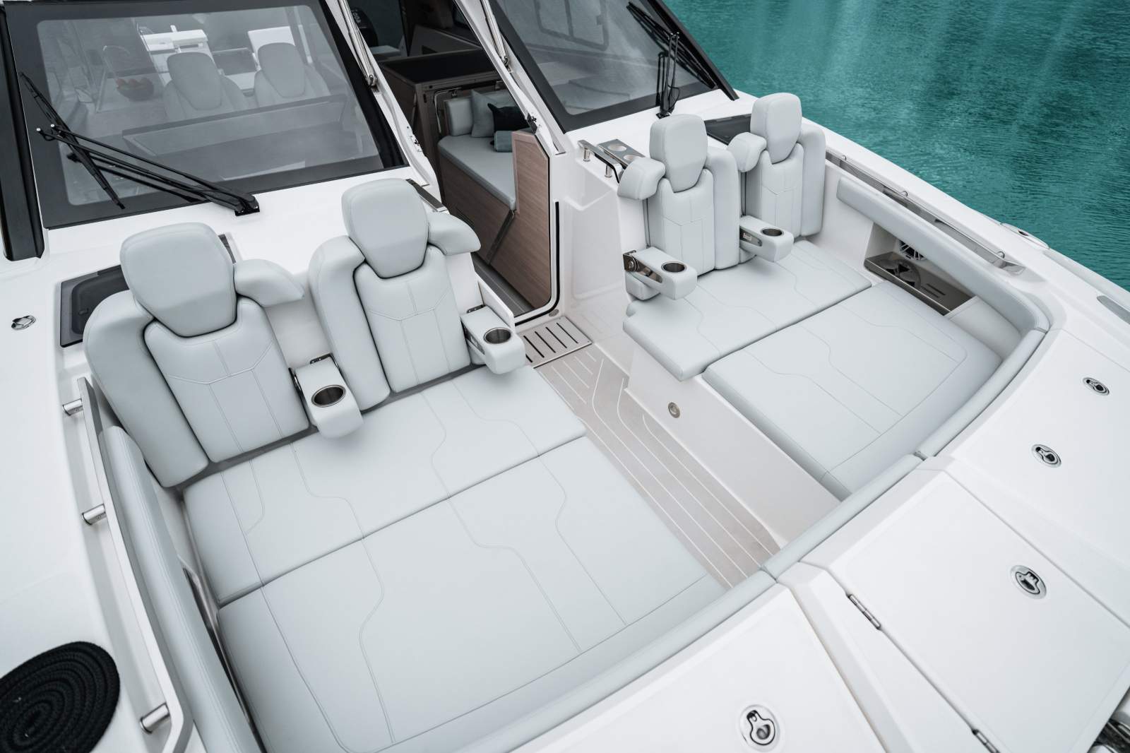 Aquila 42 Coupe - Speed and yacht luxury combined Aquila 42 Coupe - Speed and yacht luxury combined