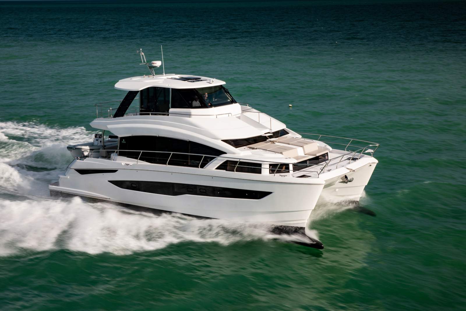 Aquila 54 - Long-range escapes, effortless entertaining Aquila 54 - Long-range escapes, effortless entertaining
