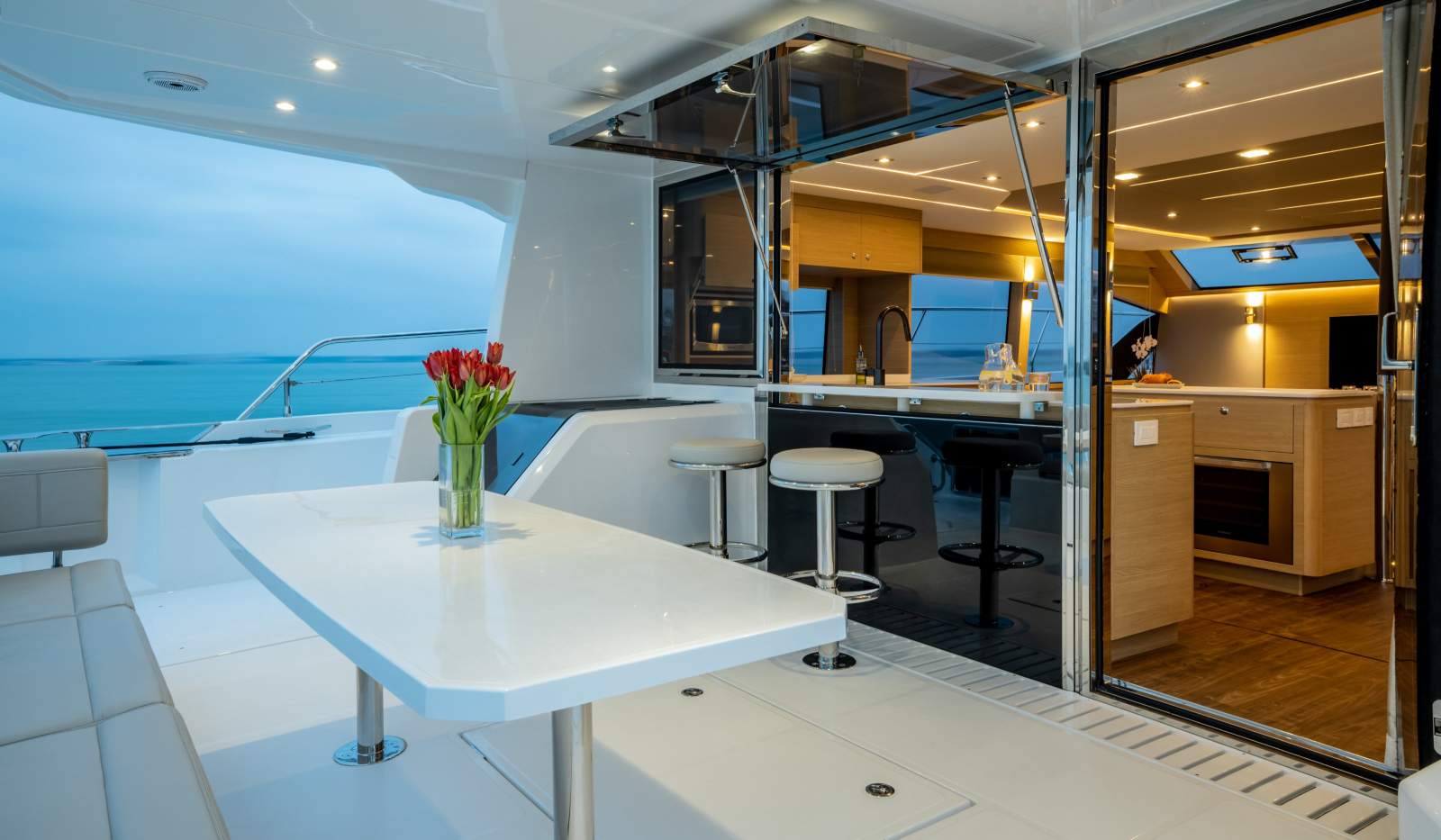 Aquila 54 - Long-range escapes, effortless entertaining Aquila 54 - Long-range escapes, effortless entertaining