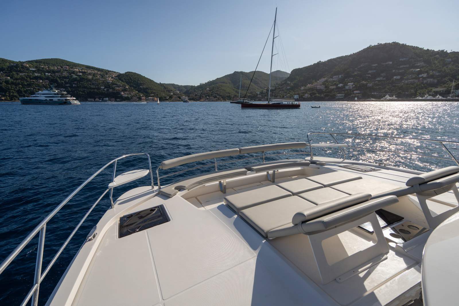 Aquila 46 Yacht Power Catamaran - Luxurious, capable escapes and entertaining