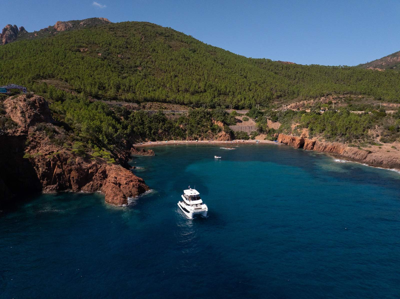 Aquila 46 Yacht Power Catamaran - Luxurious, capable escapes and entertaining