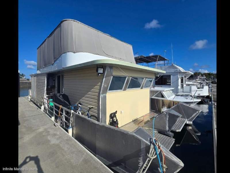 Custom Pontoon Houseboat 15m