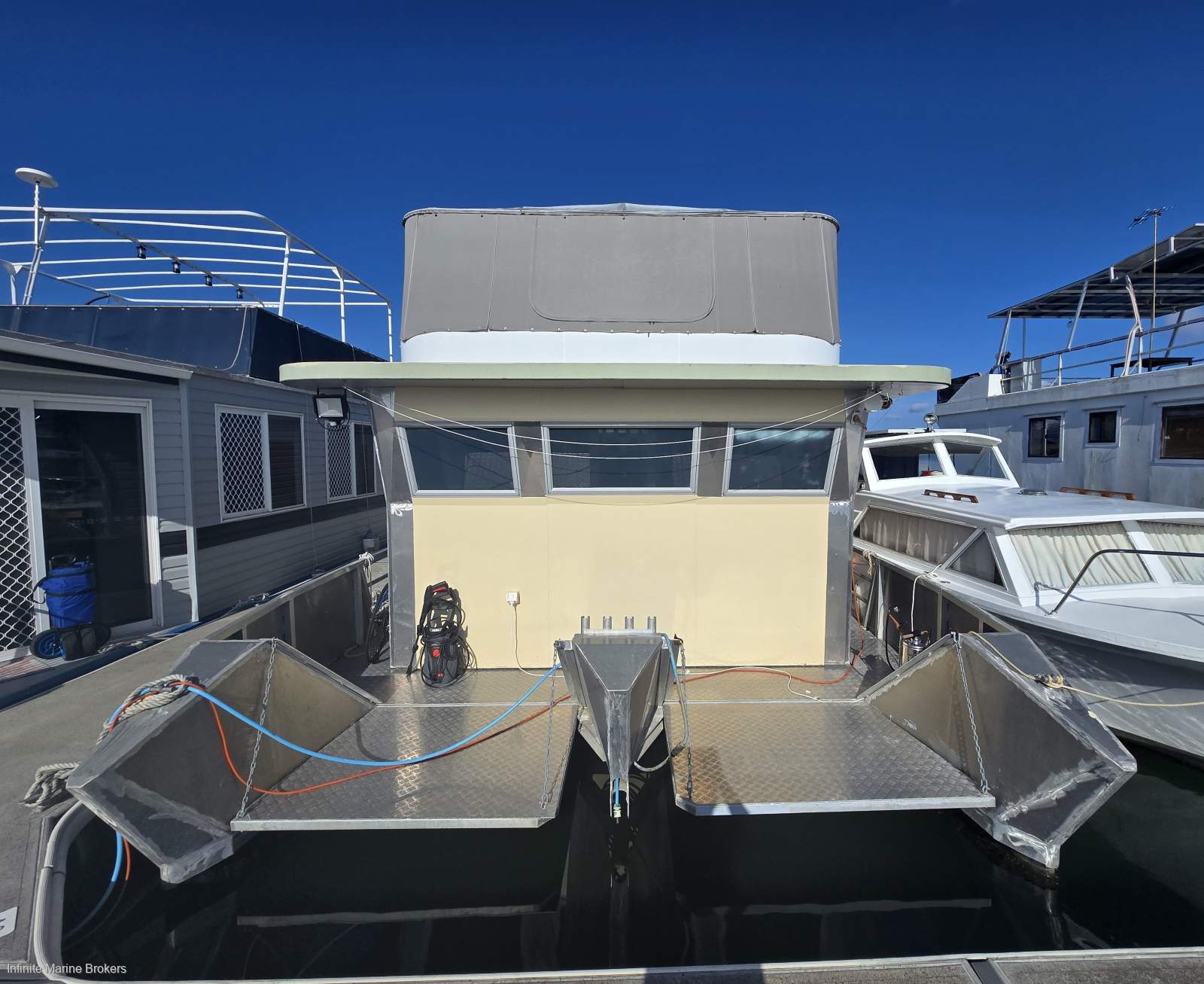 Custom Pontoon Houseboat 15m