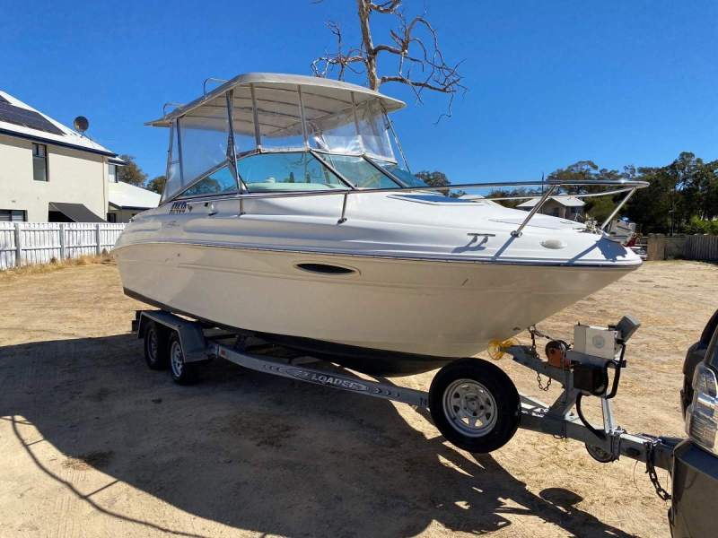 Sea Ray 215 Express Cruiser