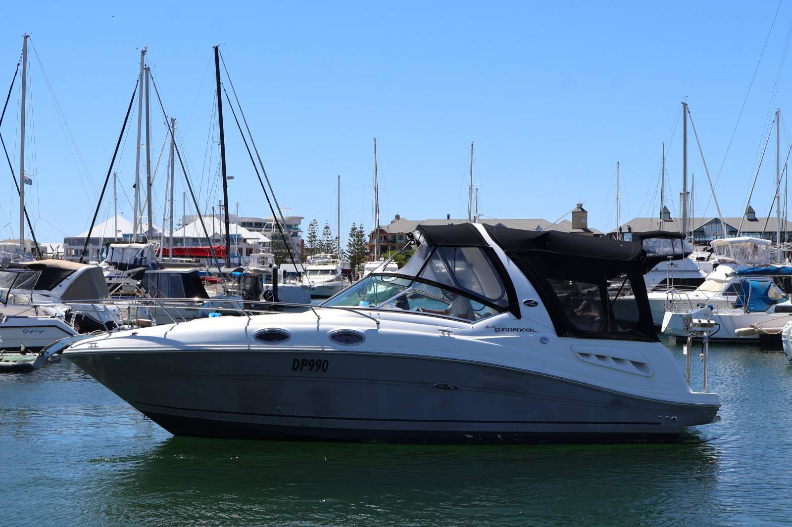 Sea Ray 275 Sundancer - Practical Sports Cruiser! Sea Ray 275 Sundancer - Practical Sports Cruiser!