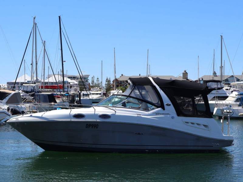 Sea Ray 275 Sundancer - Practical Sports Cruiser!