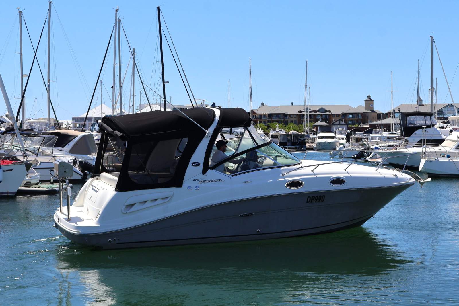 Sea Ray 275 Sundancer - Practical Sports Cruiser! Sea Ray 275 Sundancer - Practical Sports Cruiser!