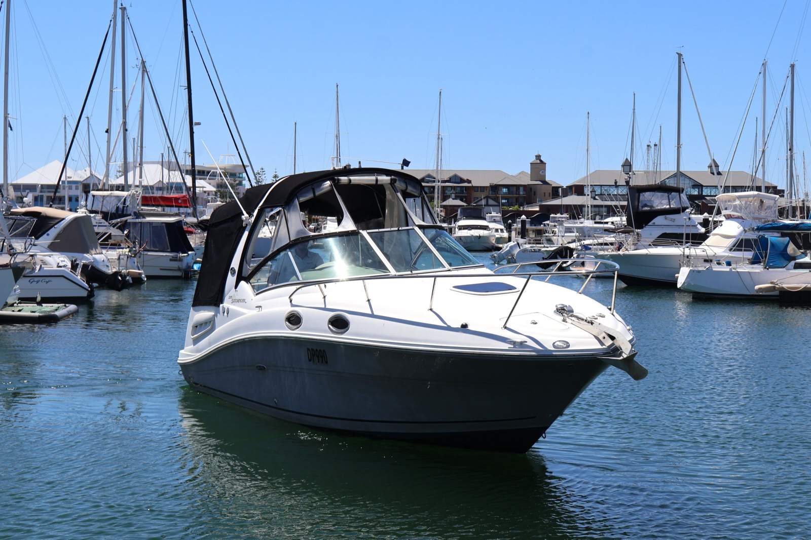 Sea Ray 275 Sundancer - Practical Sports Cruiser! Sea Ray 275 Sundancer - Practical Sports Cruiser!