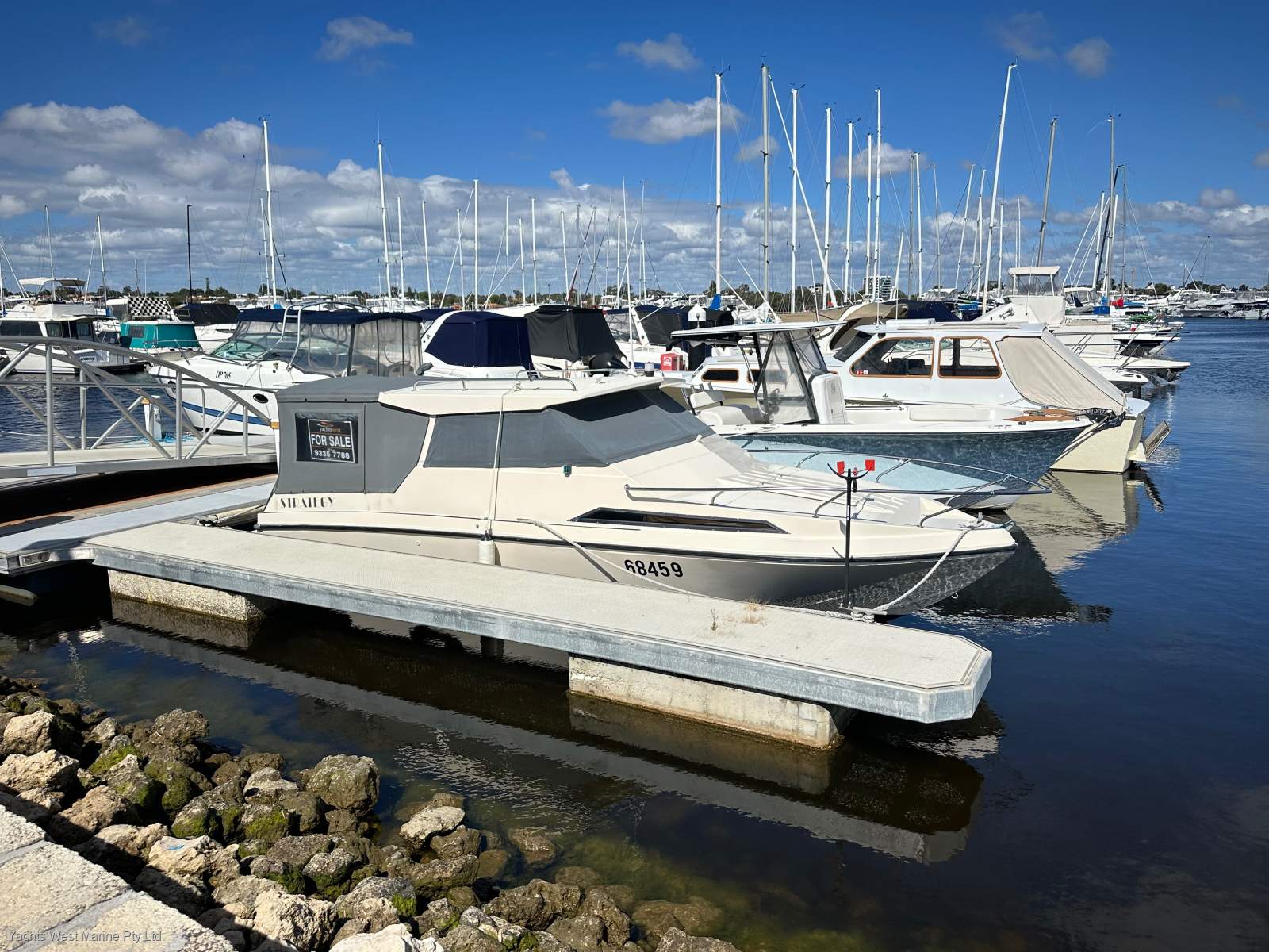 Leeder 710 Deluxe Hardtop:LEEDER 710 Hardtop by YACHTS WEST Leeder 710 Deluxe Hardtop:LEEDER 710 Hardtop by YACHTS WEST