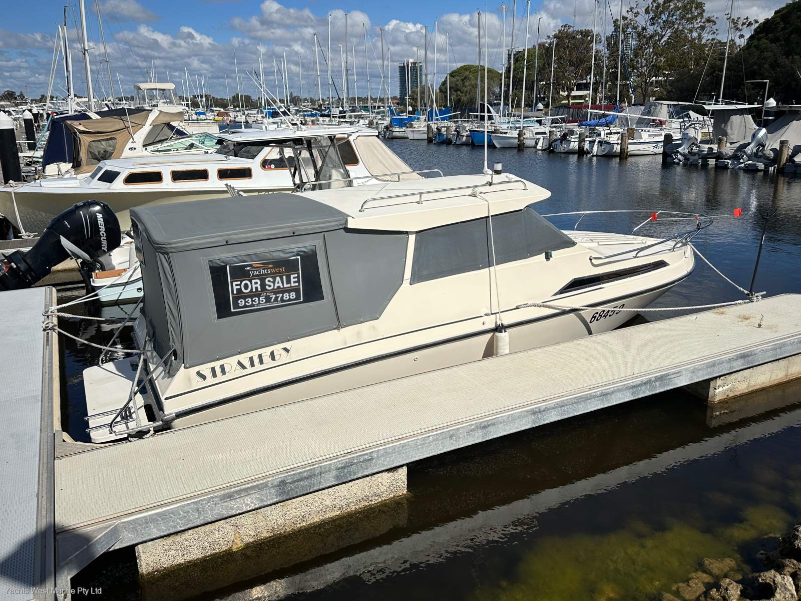 Leeder 710 Deluxe Hardtop:LEEDER 710 Hardtop by YACHTS WEST Leeder 710 Deluxe Hardtop:LEEDER 710 Hardtop by YACHTS WEST