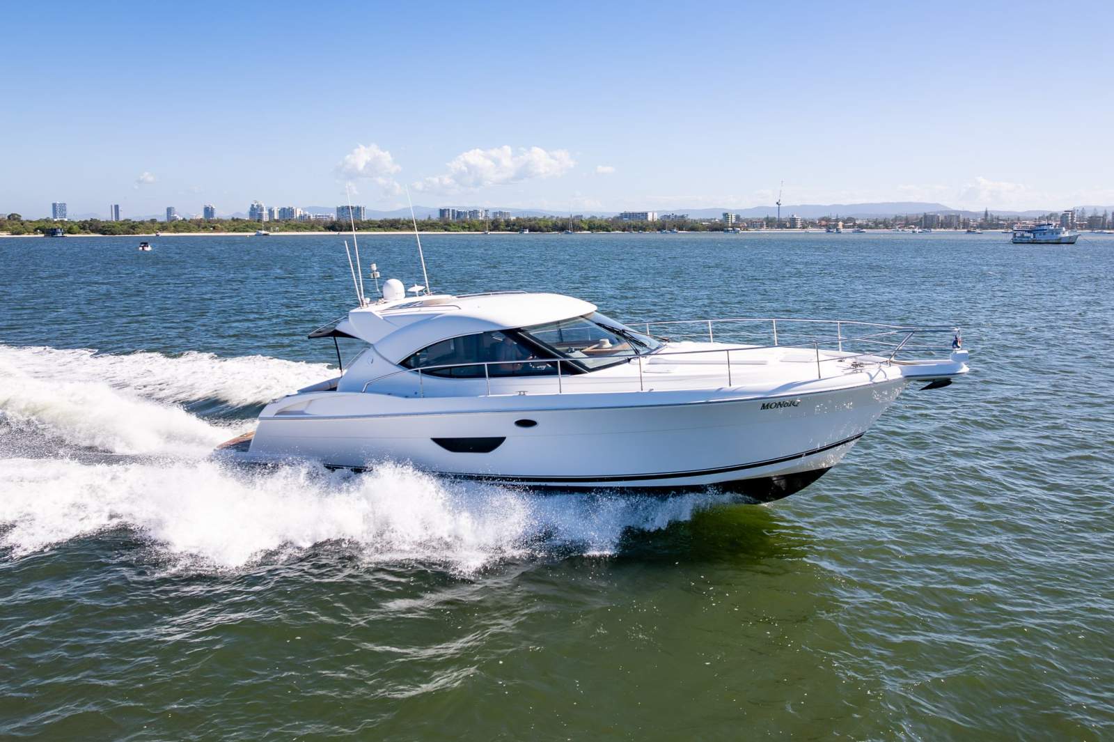 Riviera 4400 Sport Yacht