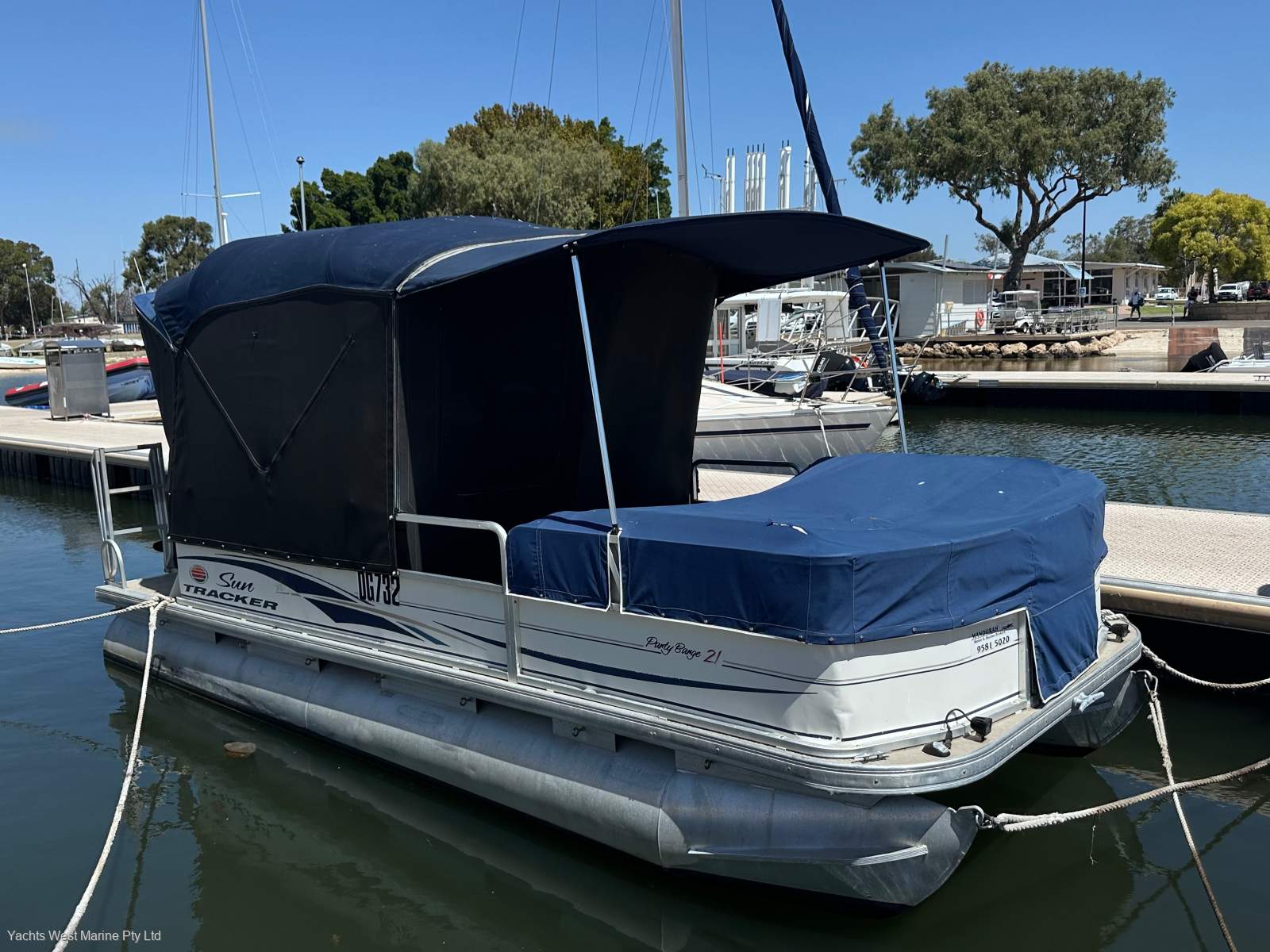 Sun Tracker Party Barge 21:SUNTRACKER 21 by YACHTS WEST Sun Tracker Party Barge 21:SUNTRACKER 21 by YACHTS WEST