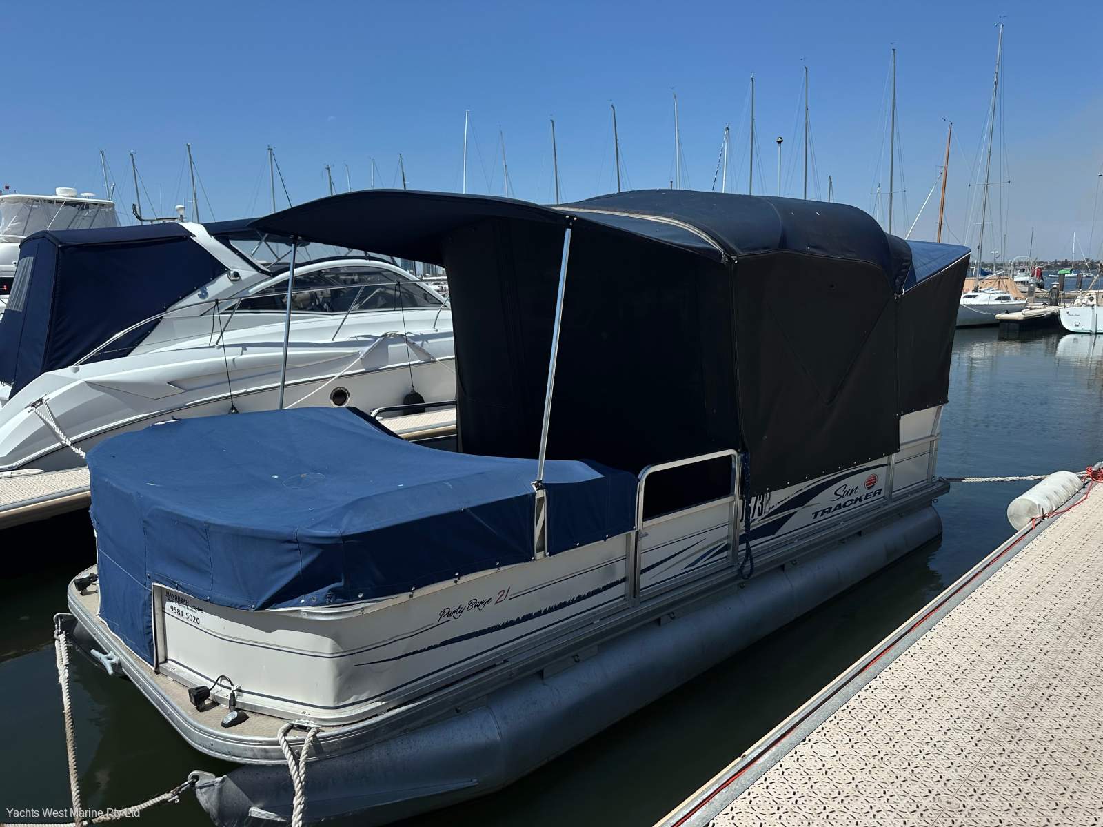 Sun Tracker Party Barge 21:SUNTRACKER 21 by YACHTS WEST Sun Tracker Party Barge 21:SUNTRACKER 21 by YACHTS WEST