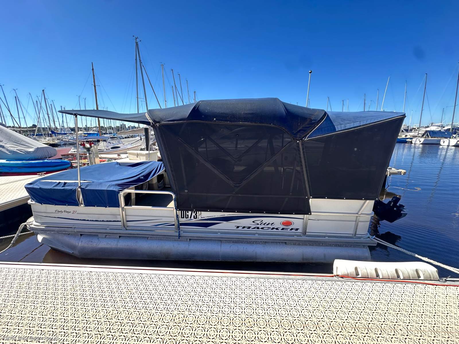 Sun Tracker Party Barge 21:SUNTRACKER 21 by YACHTS WEST Sun Tracker Party Barge 21:SUNTRACKER 21 by YACHTS WEST