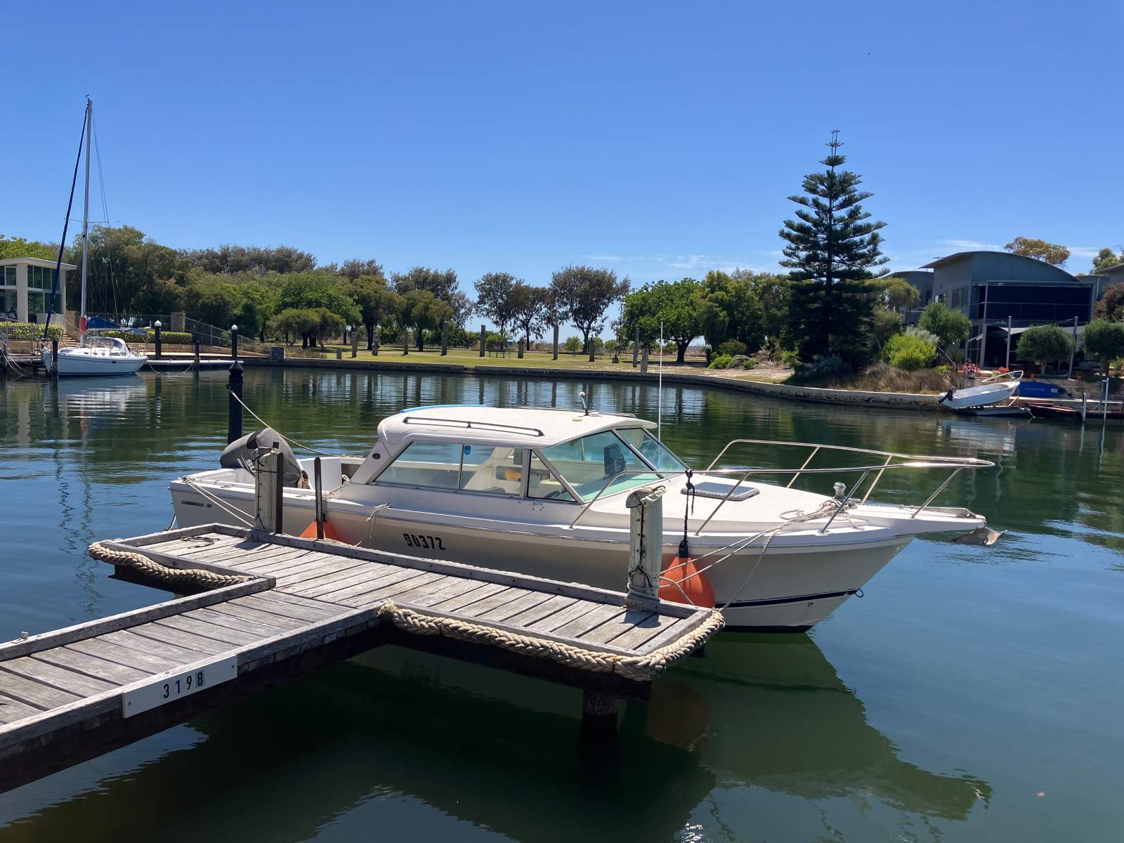 Bertram Caribbean 26 Flybridge