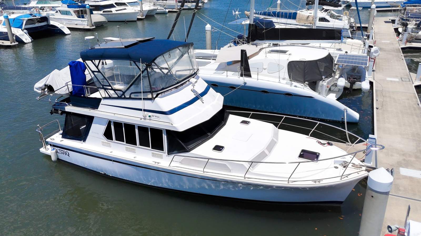 Fairway 36 Flybridge Cruiser