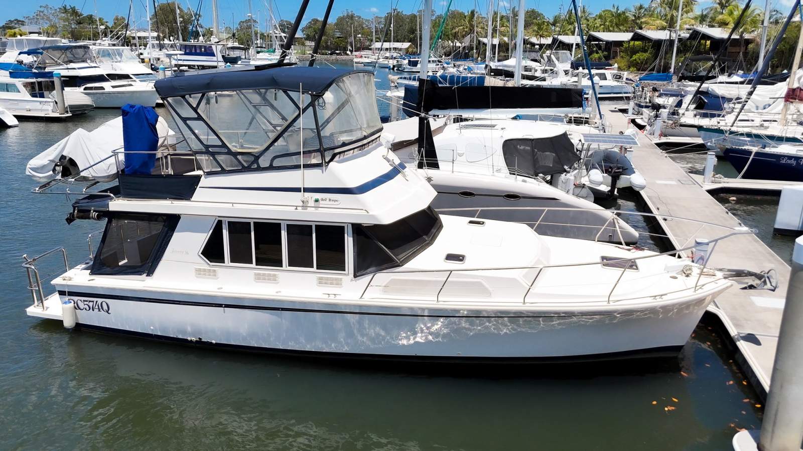 Fairway 36 Flybridge Cruiser