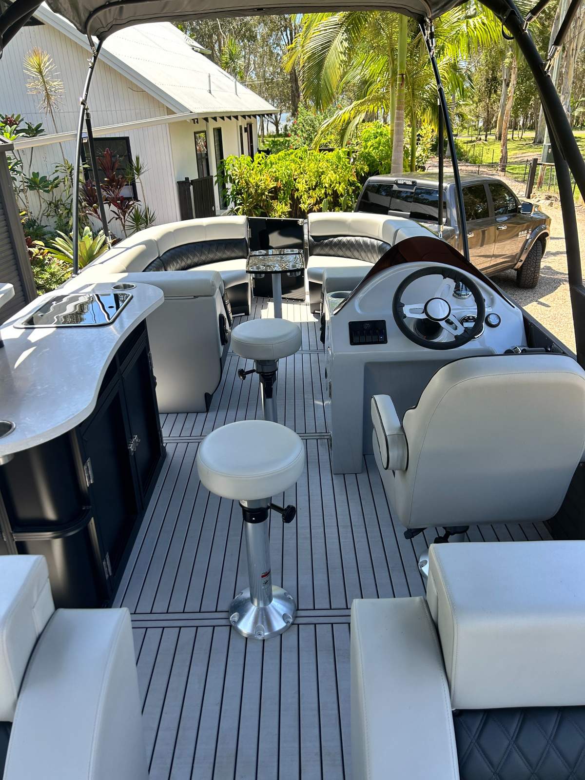 Platinum Pontoon Boats 25 Platinum SE tri toon pontoon boat