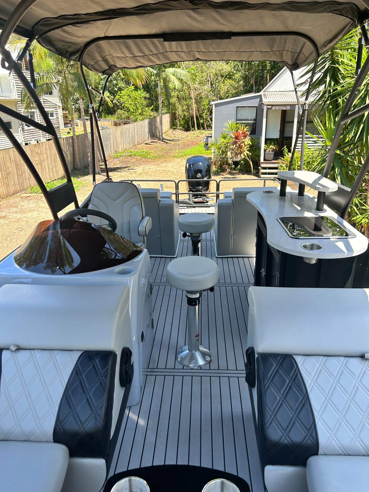 Platinum Pontoon Boats 25 Platinum SE tri toon pontoon boat