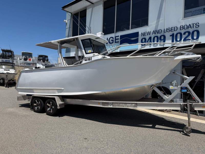 Genesis 670XL Super Console - With 225HP Mercury 4-Stroke