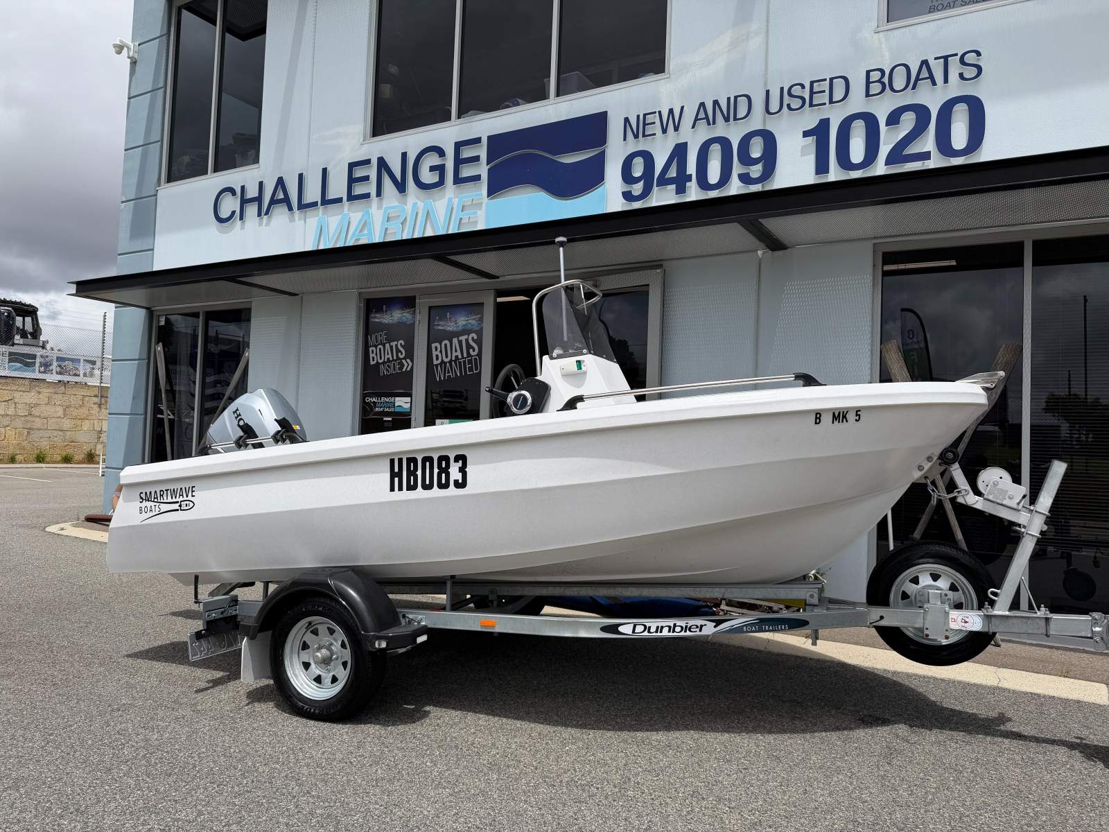 Smartwave Sw 4200 Centre Console - With 50HP Honda 4-Stroke (20 Hrs)