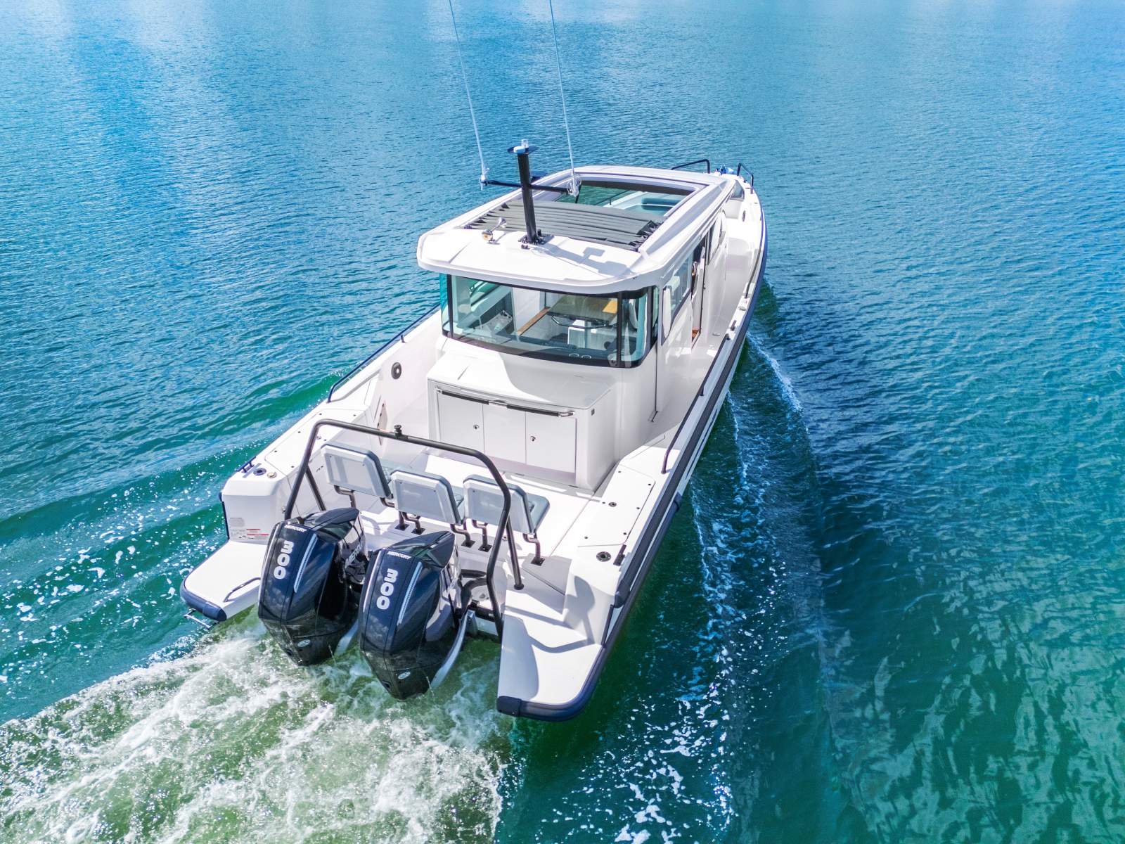 Axopar 37 Cross Cabin Bradus