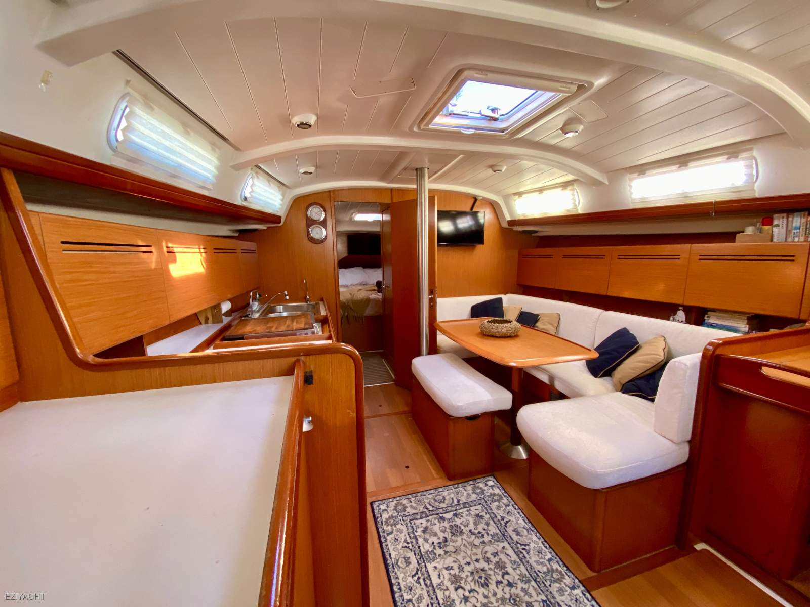 Beneteau Cyclades 43.3 Stylish, air conditioned 3-cabin coastal cruiser:De-luxe  air conditioned interior with new saloon upholstery