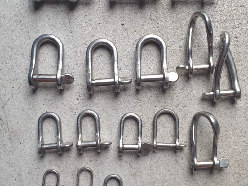 Shackles and small pully blocks