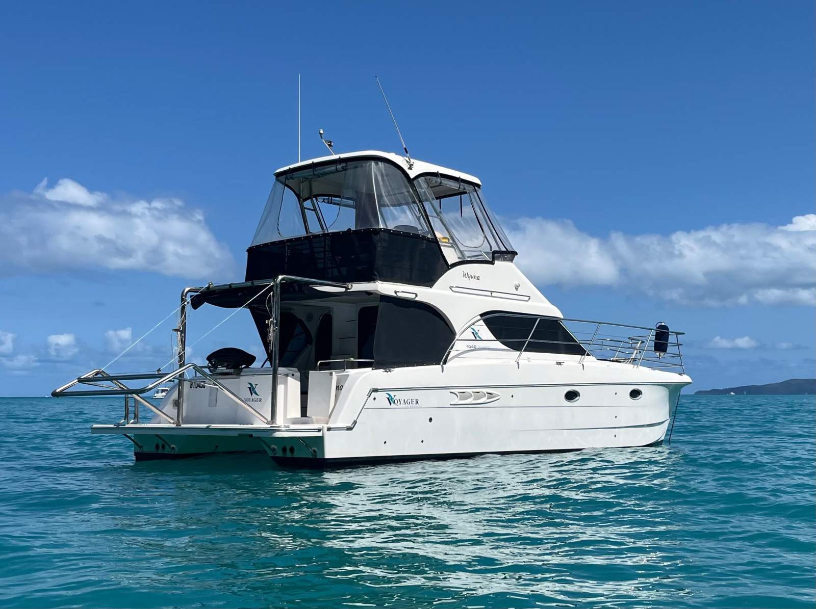 Voyager 1040 Flybridge Catamaran