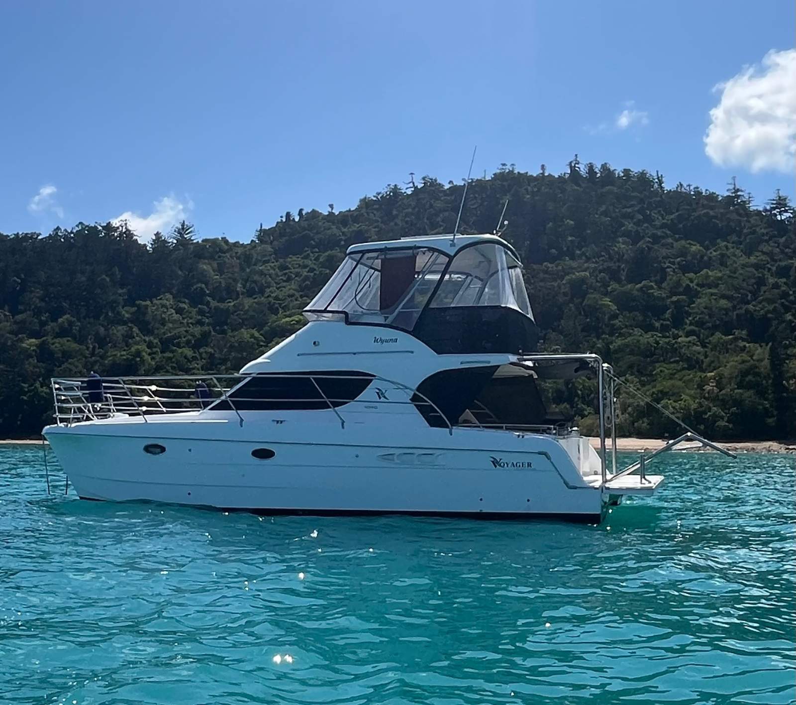 Voyager 1040 Flybridge Catamaran