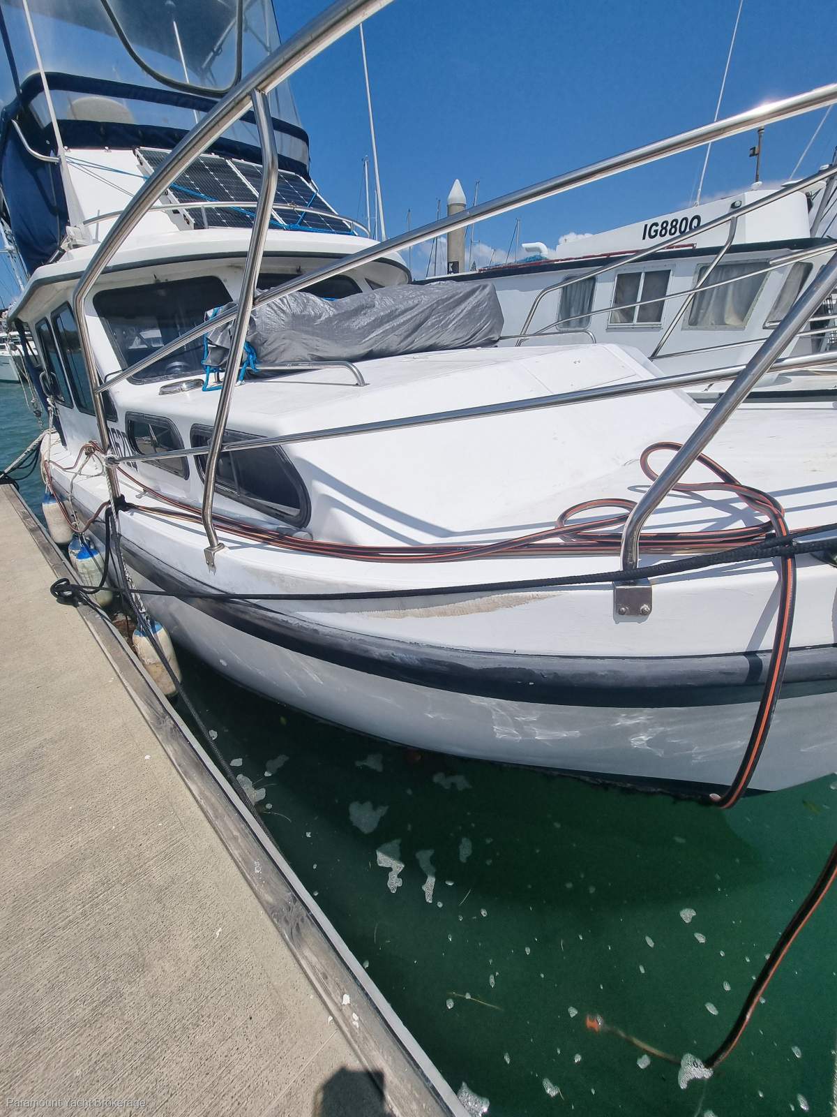 Cuddles 30 Flybridge Cruiser