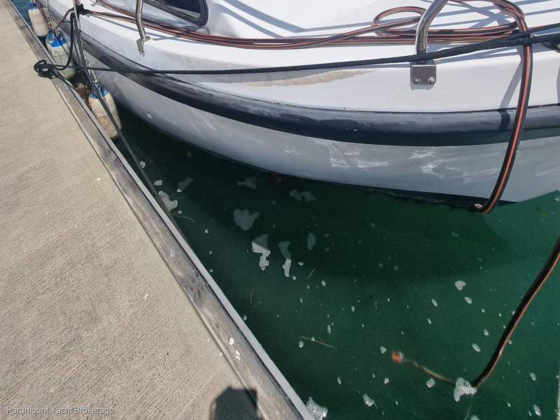 Cuddles 30 Flybridge Cruiser