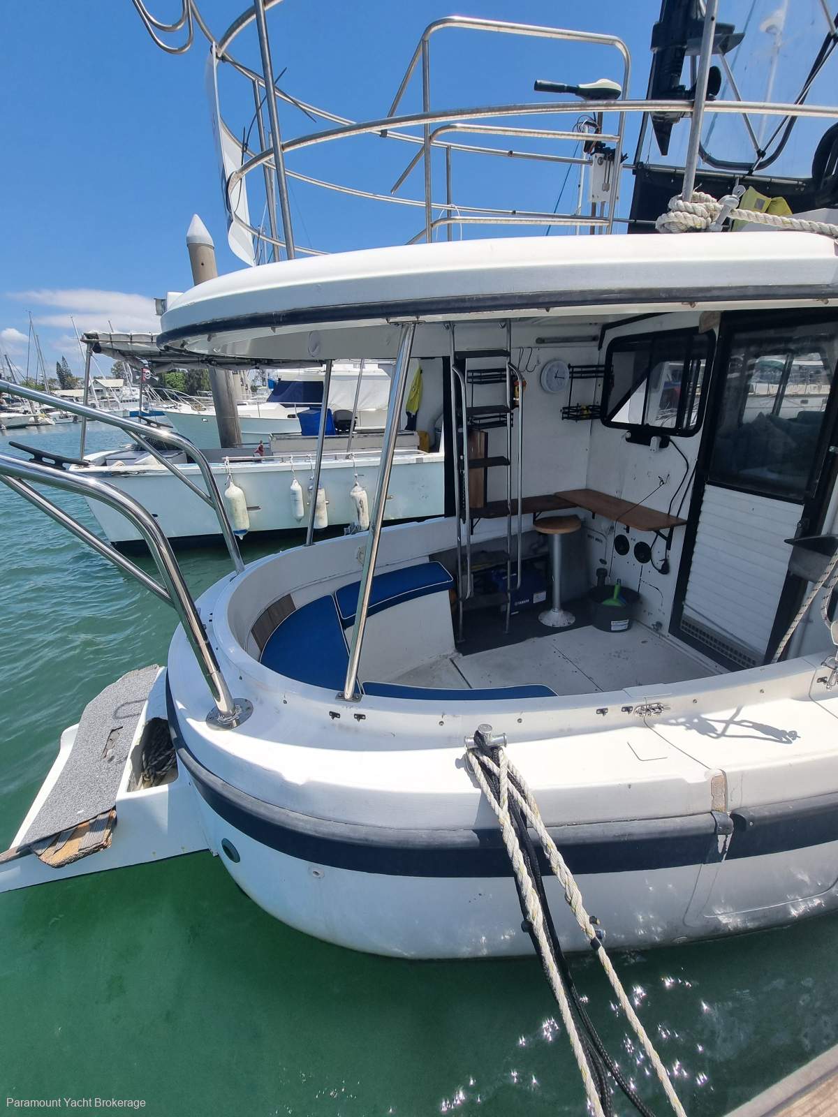 Cuddles 30 Flybridge Cruiser