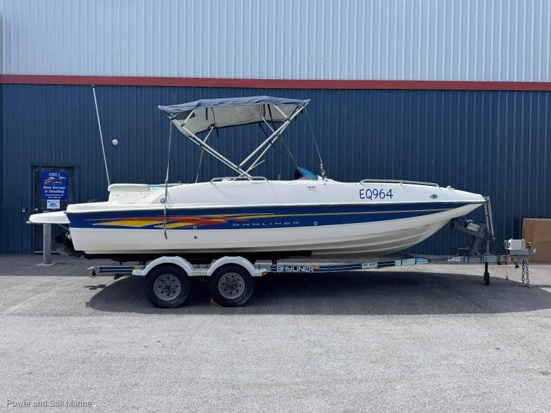 Bayliner 217 SD Fun and Sporty Bowrider