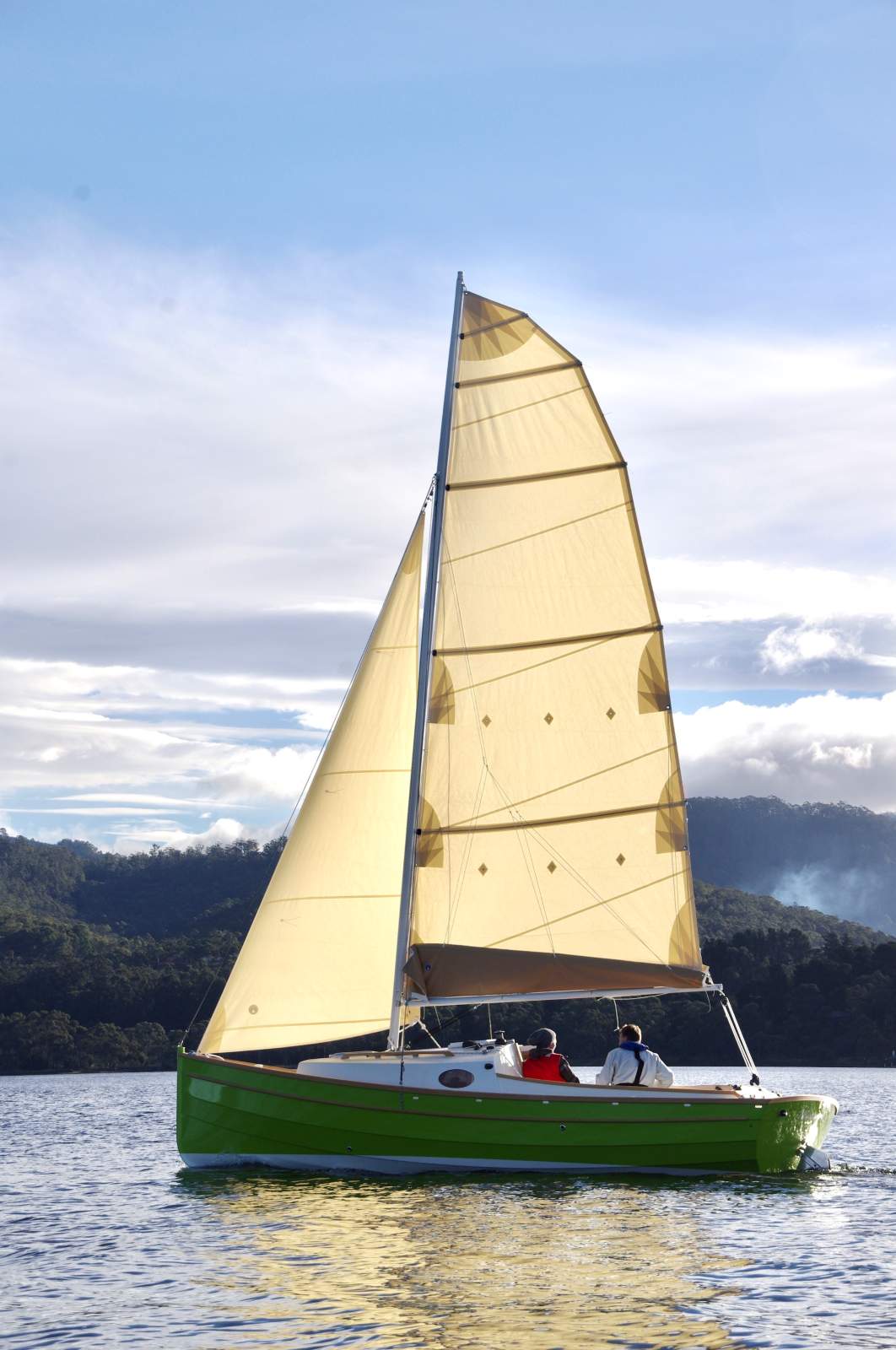 Swallow Yachts Bay Cruiser 23 SUPERBLY DESIGNED AND BUILT PERFORMANCE CRUISER!