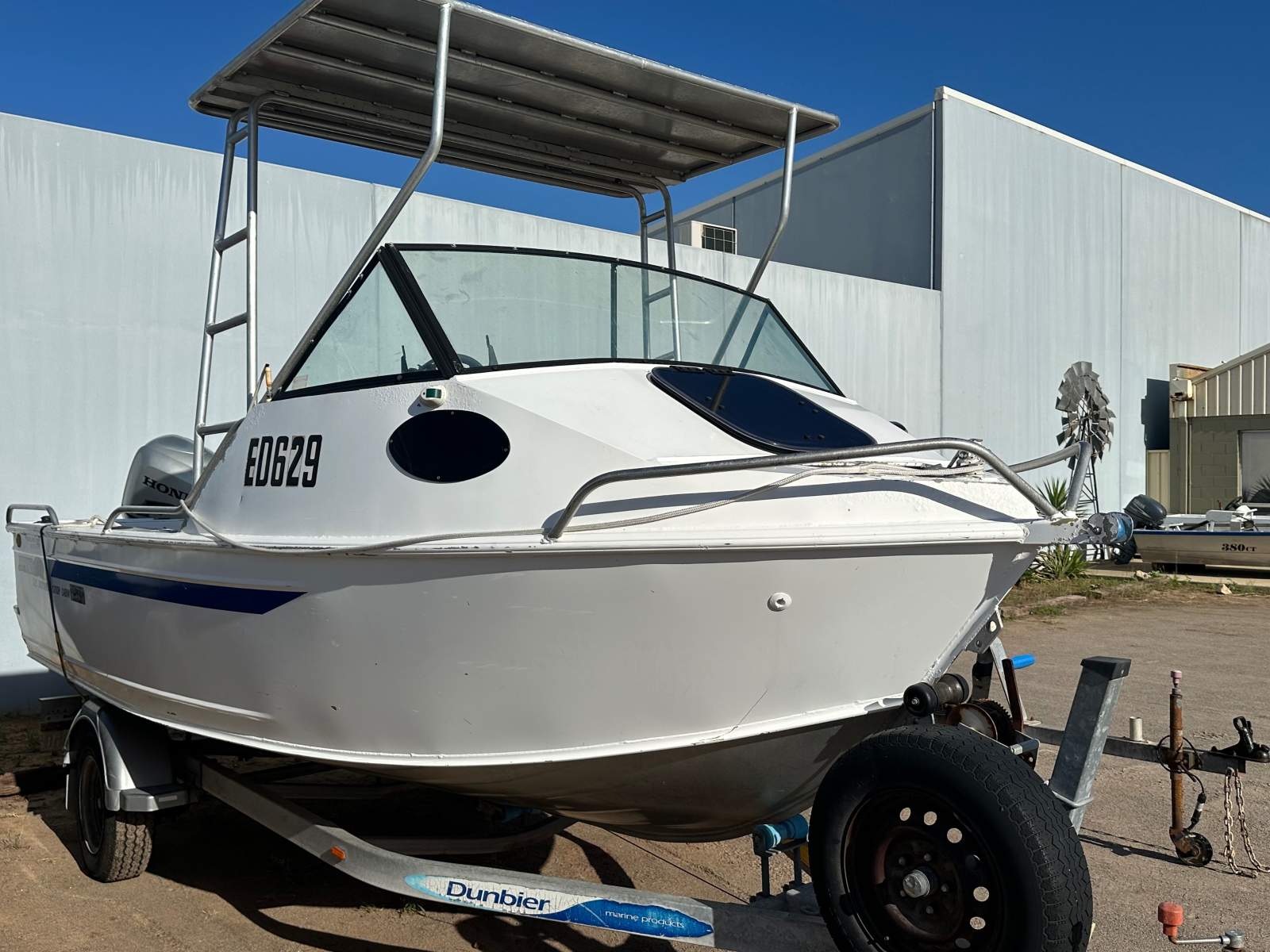 Brooker 525 Cuddy Cabin