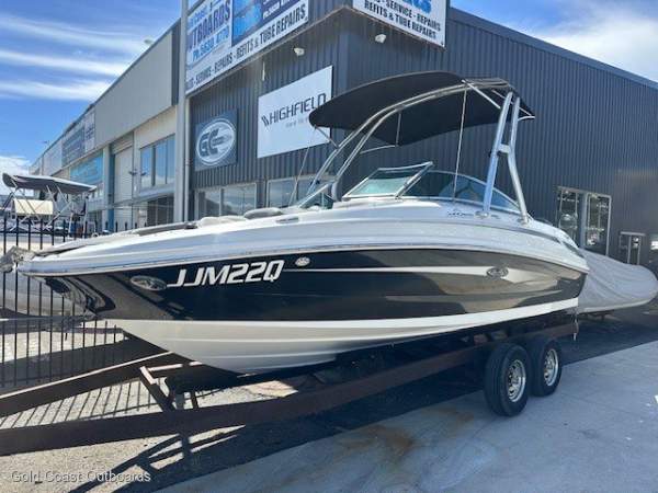Sea Ray 220 Sundeck