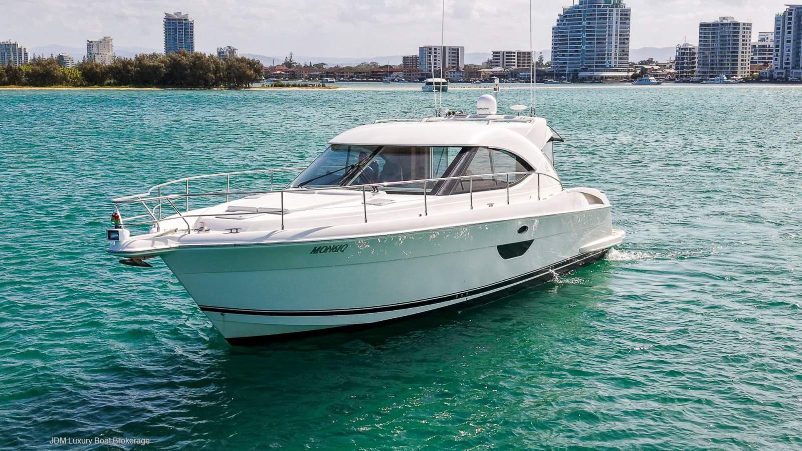 Riviera 4400 Sport Yacht